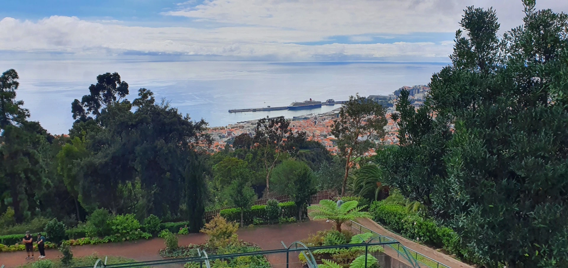 Blick hinunter auf die Bucht von Funchal