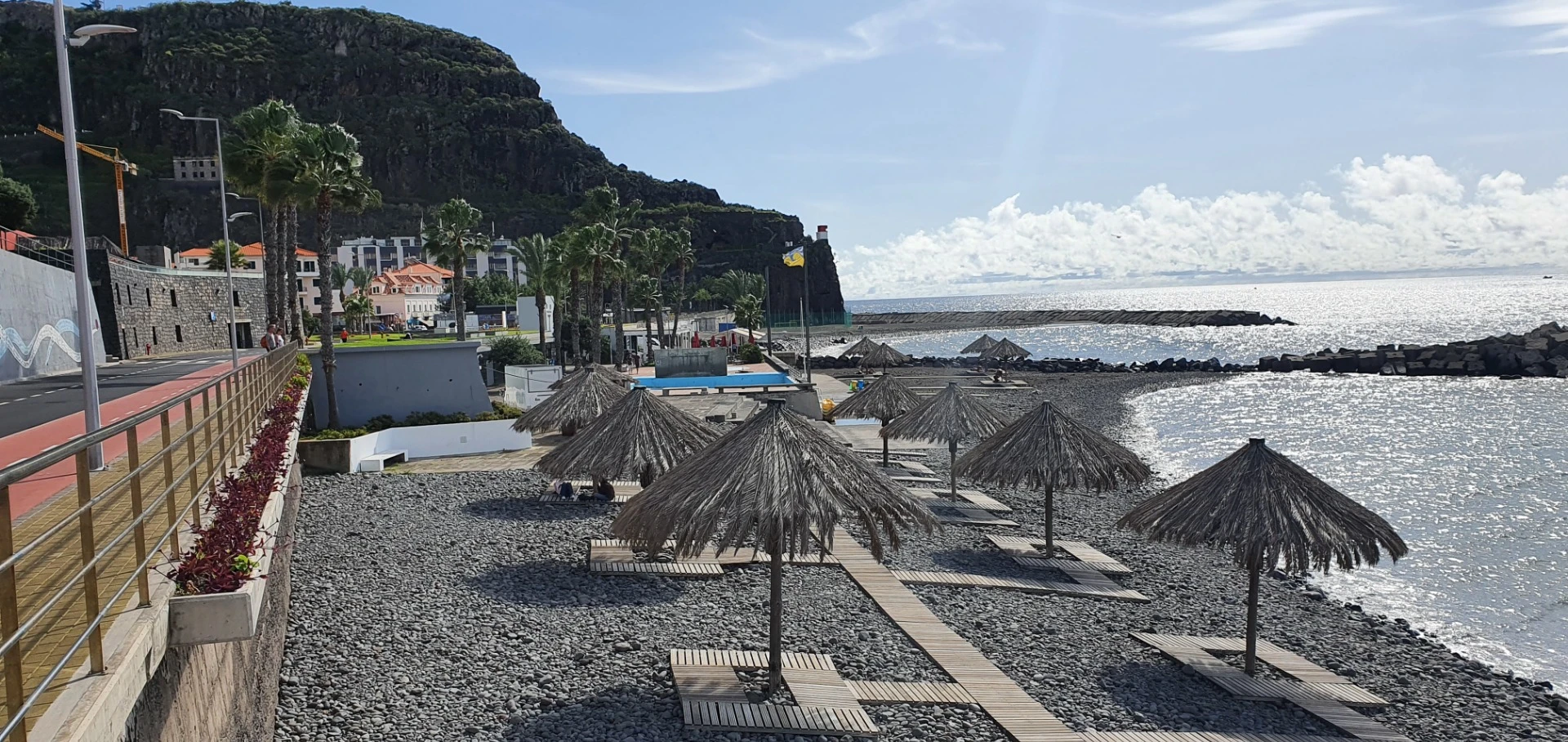 Kiesstrand von Ribeira Brava