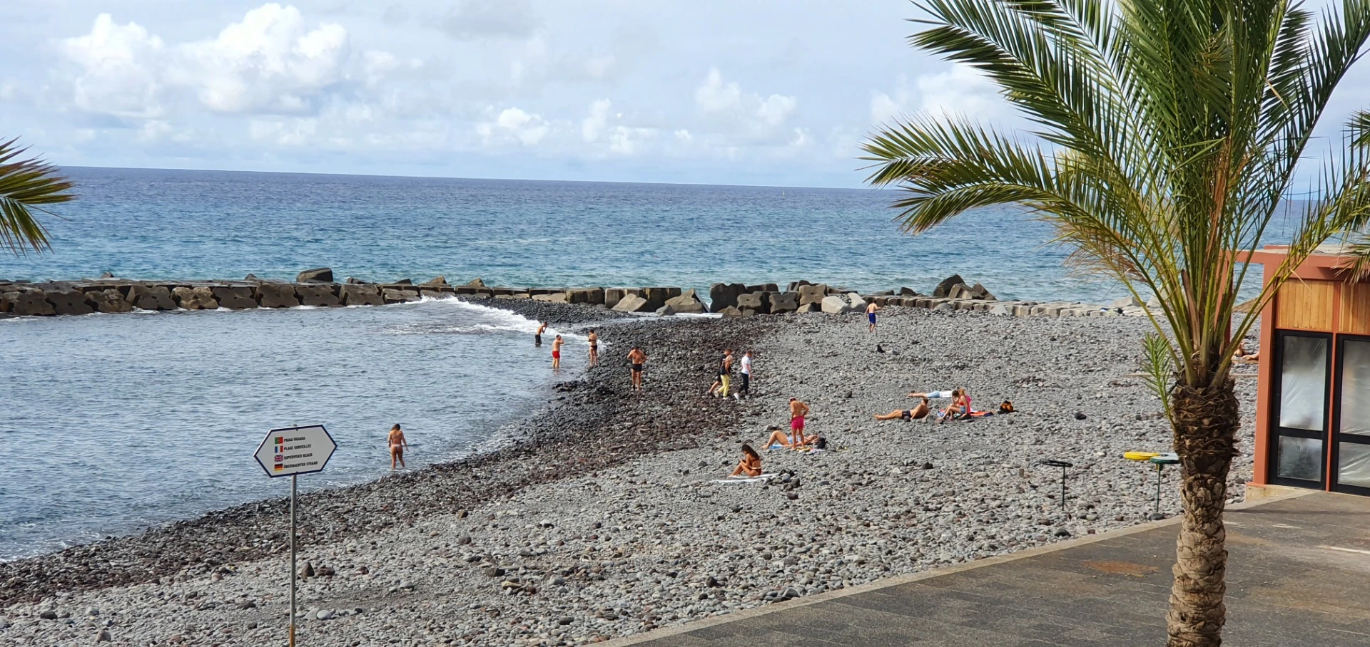 Kieselstrand an der Westküste Madeiras