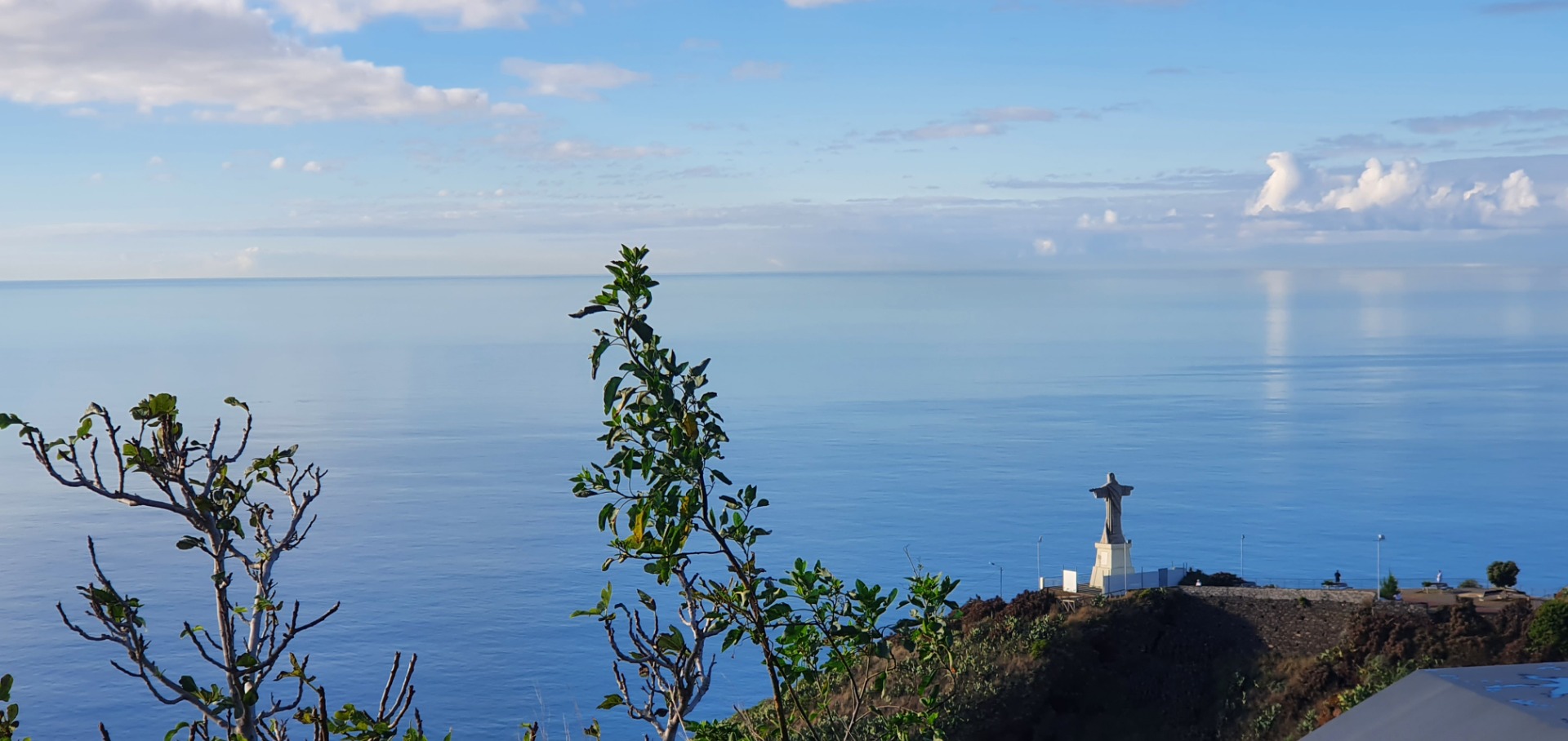Christus-Statue Cristo Rei an der Ponta do Garajau mit Blick auf den Atlantik